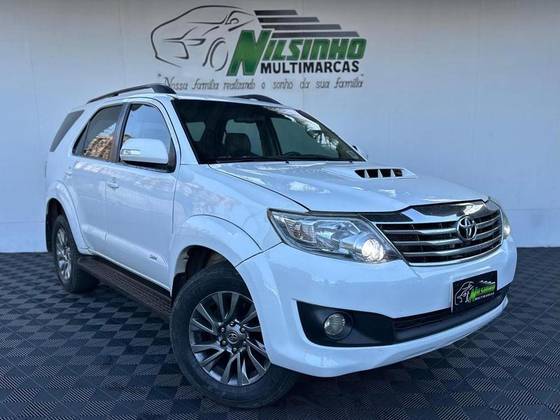 TOYOTA HILUX SW4 3.0 SRV 4X4 7 LUGARES 16V TURBO INTERCOOLER DIESEL 4P AUTOMÁTICO